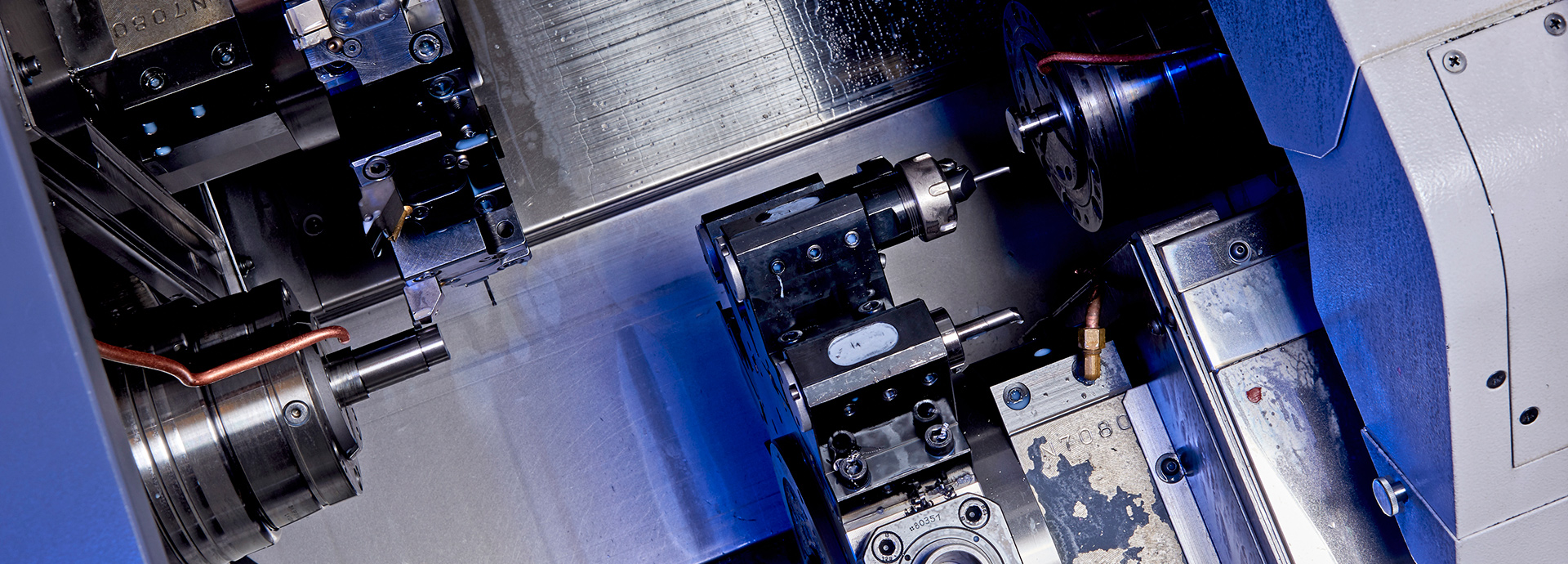 Vores  CNC-drejeafdeling har flere maskiner med påmonteret stanglader så de kan køre ubemandet i døgndrift